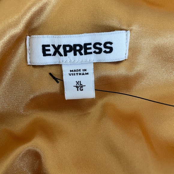 Express • Printed Ruffle Sleeve Romper - Picture 7 of 9